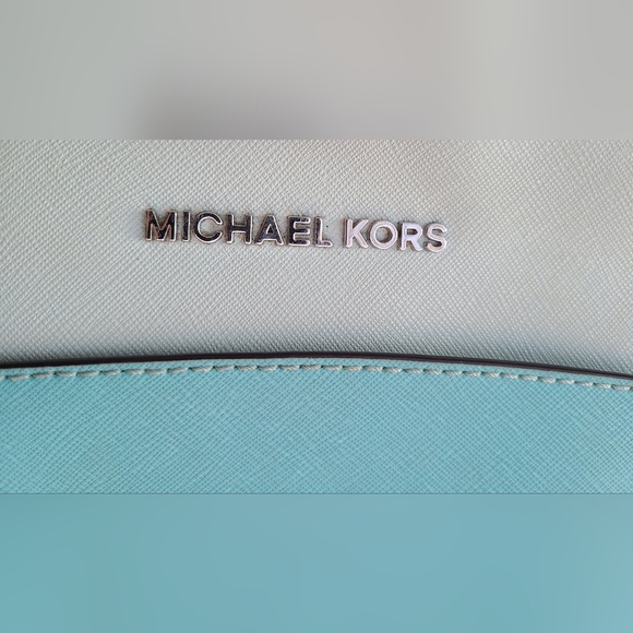 Michael Kors Cindy Large Crossbody - Picture 7 of 12